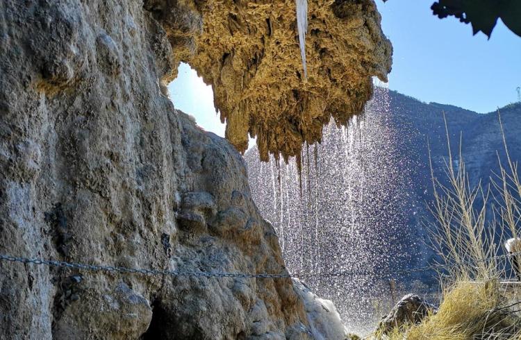 Cascade pétrifiante de Remollo