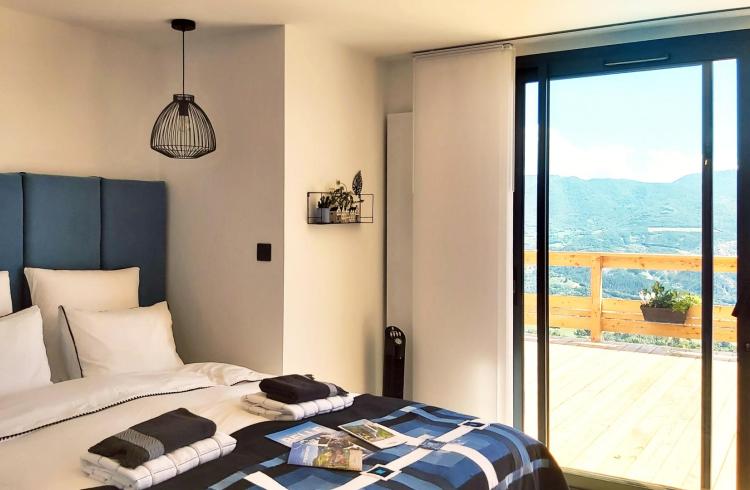 Image - Chambre Elvis, lit en 160 et accès direct sur la terrasse plein sud