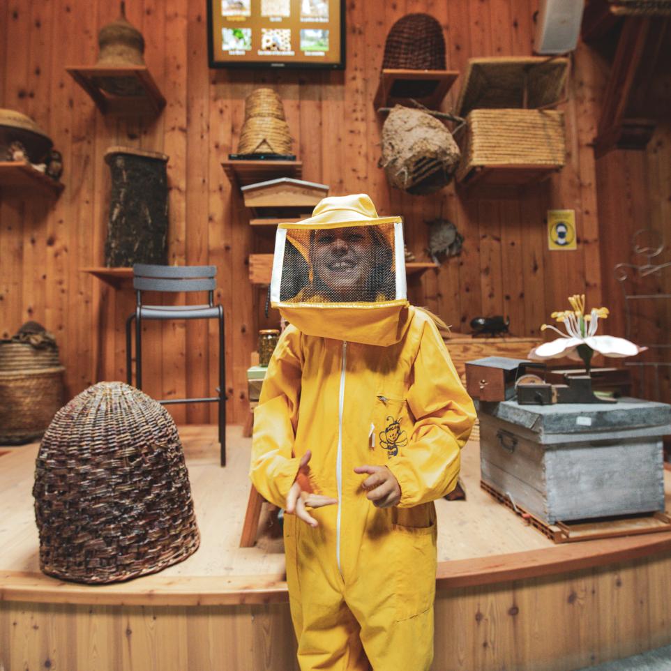 Apiland, musée de l'apiculture dans les Hautes Alpes. Pour en apprendre plus sur les abeilles et la biodiversité. 