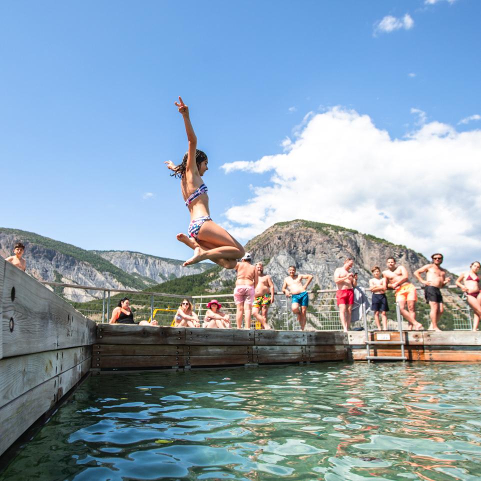 Piscines flottantes de Bois vieux au lac de Serre Ponçon 