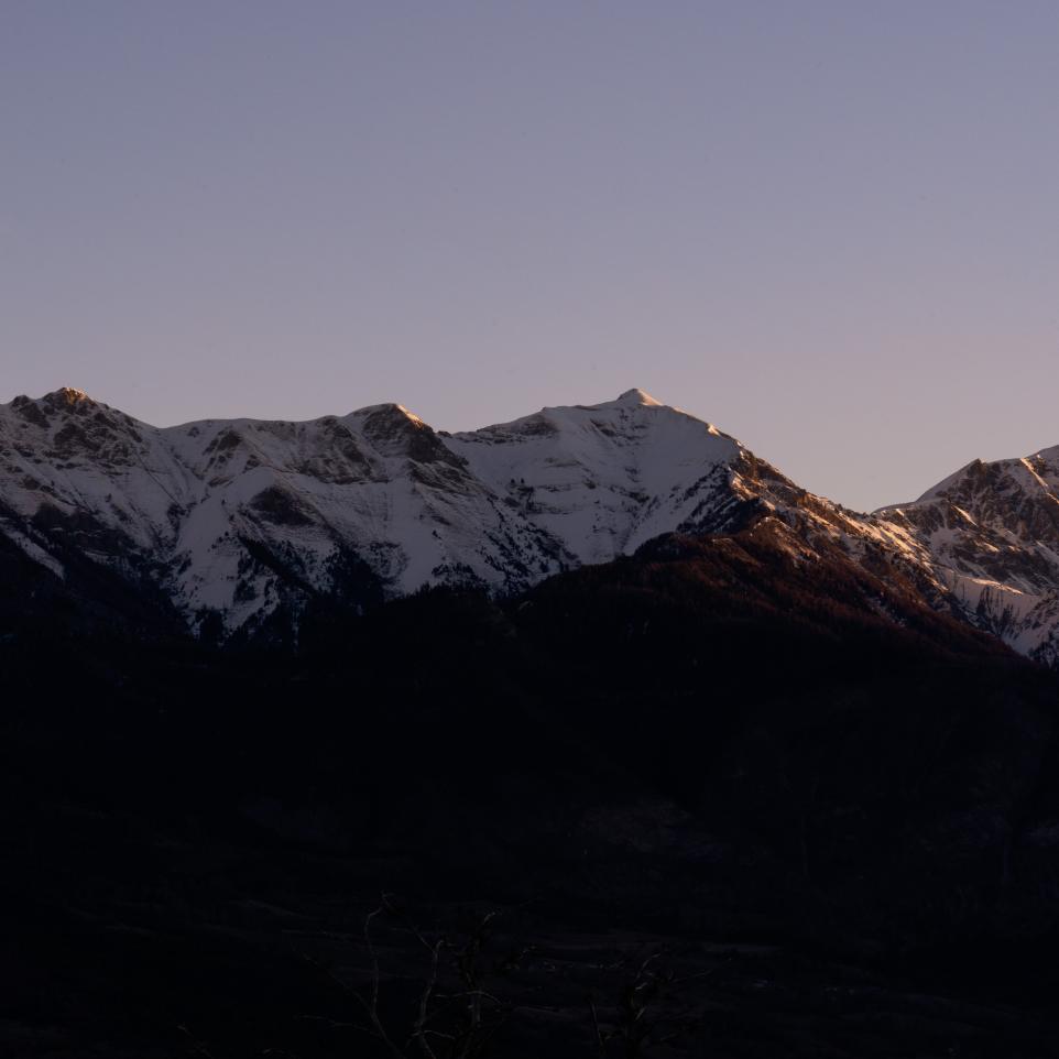 les montagnes des Hautes Alpes en hiver