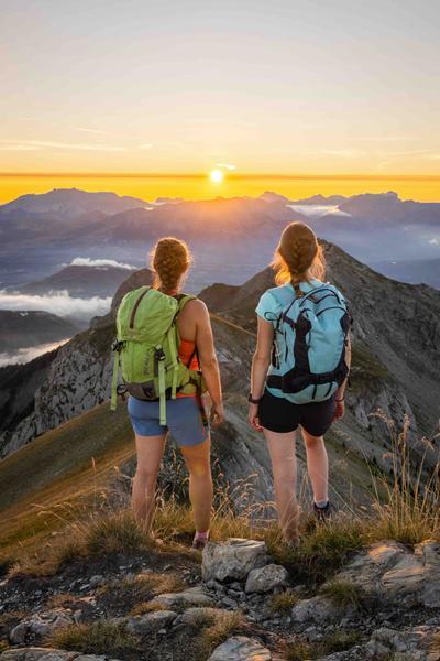 Montée au sommet du Piolit dans le Champsaur - Soleil couchant dans le Champsaur sur le Piolit