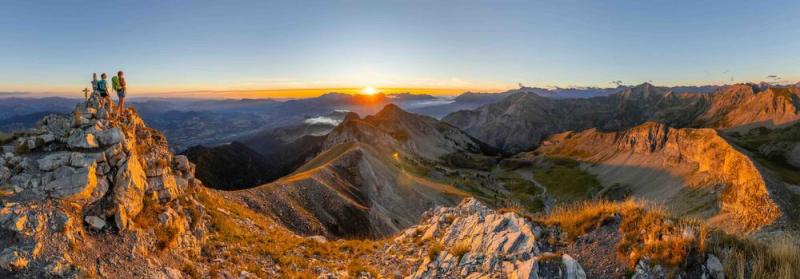 Montée au sommet du Piolit dans le Champsaur - Vue drone panoramique au Piolit dans les Hautes Alpes