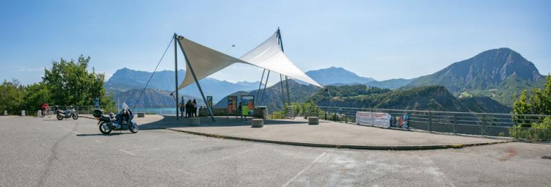 Parking au Belvédère du barrage de Serre-Ponçon - Parking au Belvédère du barrage de Serre-Ponçon