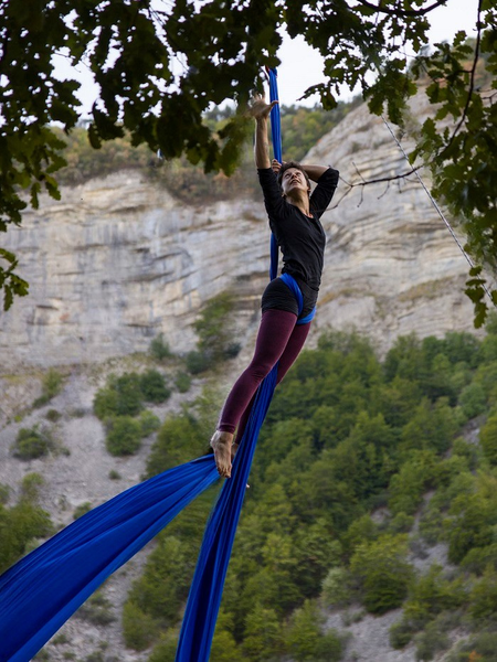 Tissu aérien dans les arbres 2