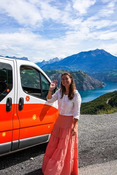Rendez-vous de l'été : Visite décalée en van rétro._Rousset-Serre-Ponçon