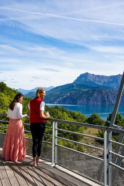 Rendez-vous de l'été : Visite décalée en van rétro._Rousset-Serre-Ponçon