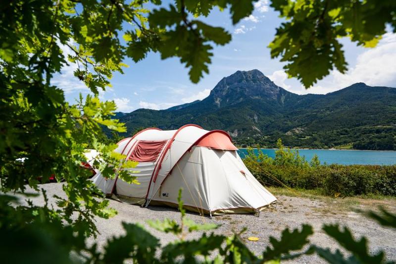 CAMPING LE NAUTIC  - Emplacement vue lac