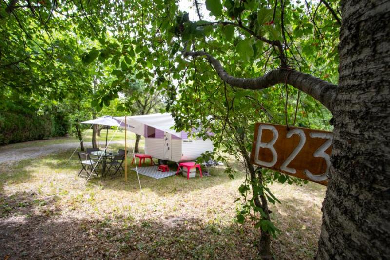 Emplacement caravane - Camping Les Esparons EMBRUN - Emplacement caravane - Camping Les Esparons EMBRUN