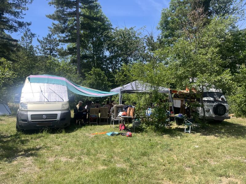 Camping les écolodges des 3 lacs : Emplacement._Rochebrune