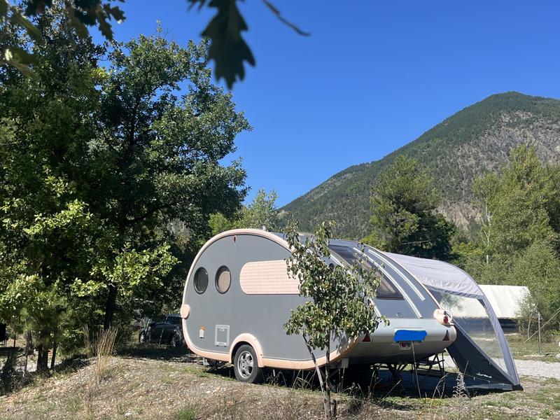 Camping les écolodges des 3 lacs : Emplacement._Rochebrune