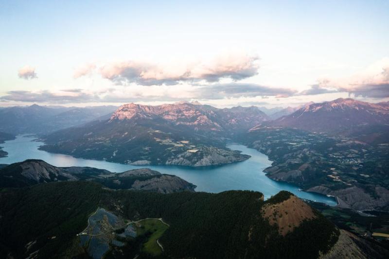 Vue à 360 sur le lac de Serre-Ponçon au sommet du Mont-Colombis - Vue à 360 sur le lac de Serre-Ponçon au sommet du Mont-Colombis