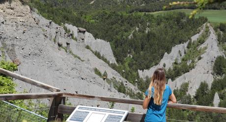 demoiselles coiffées de Théus 