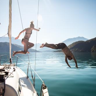 Balade en voilier sur le lac de Serre Ponçon Hautes Alpes 