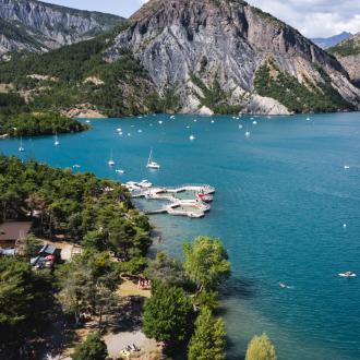Crique sauvage au lac de Serre Ponçon