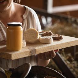 Des produits locaux miel et fromages sur Serre Ponçon Vallées