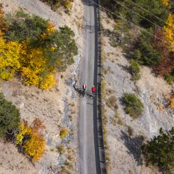 col du mont colombis en vélo de route à l'automne 