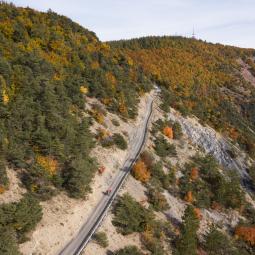 Vélo de route à l'automne au mont colombis 