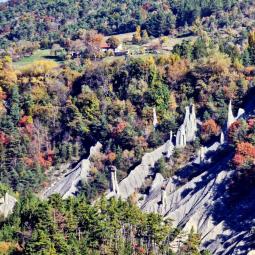 demoiselles coiffées de remollon 