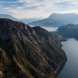 lac de compensation du barrage de Serre Ponçon