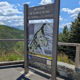 demoiselles coiffées de Théus