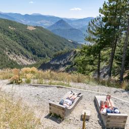 Salle de bal des demoiselles coiffées de Théus 