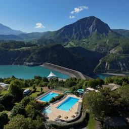 Camping avec piscine au lac de Serre Ponçon 