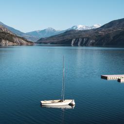 voilier à Serre Ponçon hiver