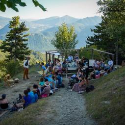 Soirée contes aux demoiselles coiffées de Théus avec Gilles Bougére conteur de Nature