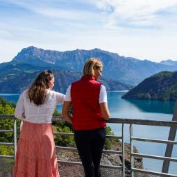 Visite guidée rétro du lac de Serre Ponçon 