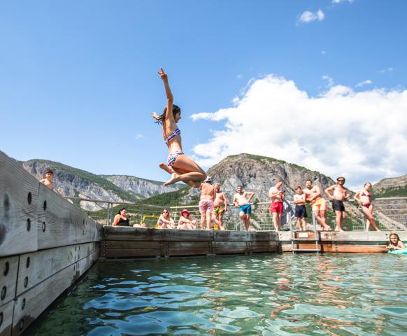 Piscines flottantes de Bois vieux au lac de Serre Ponçon