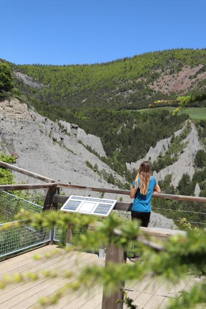 Salle de bal des demoiselles coiffées de Théus 