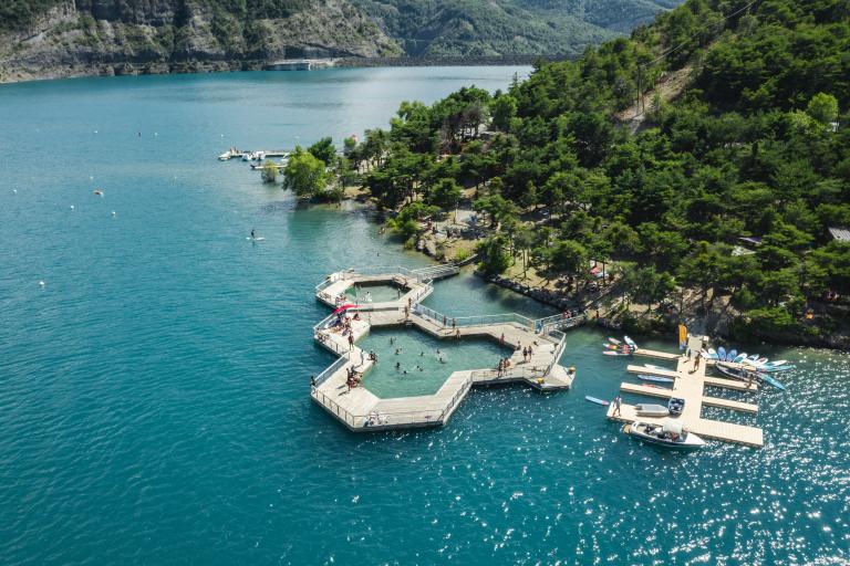 Piscines flottantes de bois vieux 