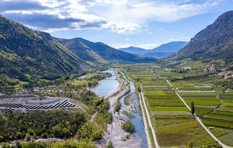 De la Durance aux trois lacs vue du ciel. 