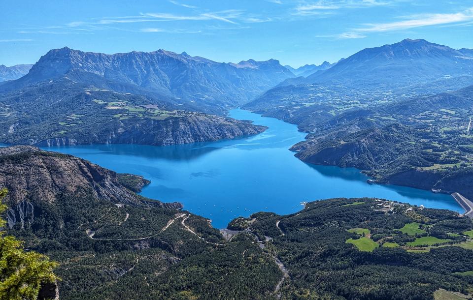 lac de Serre Ponçon depuis le sommet de la viste 