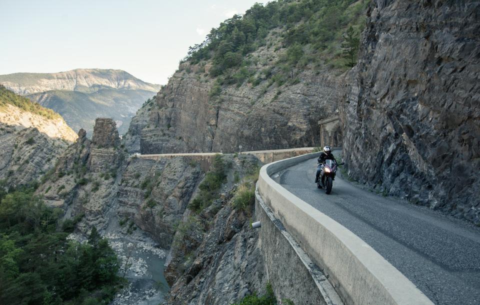 Excursion en moto dans les Alpes du sud 