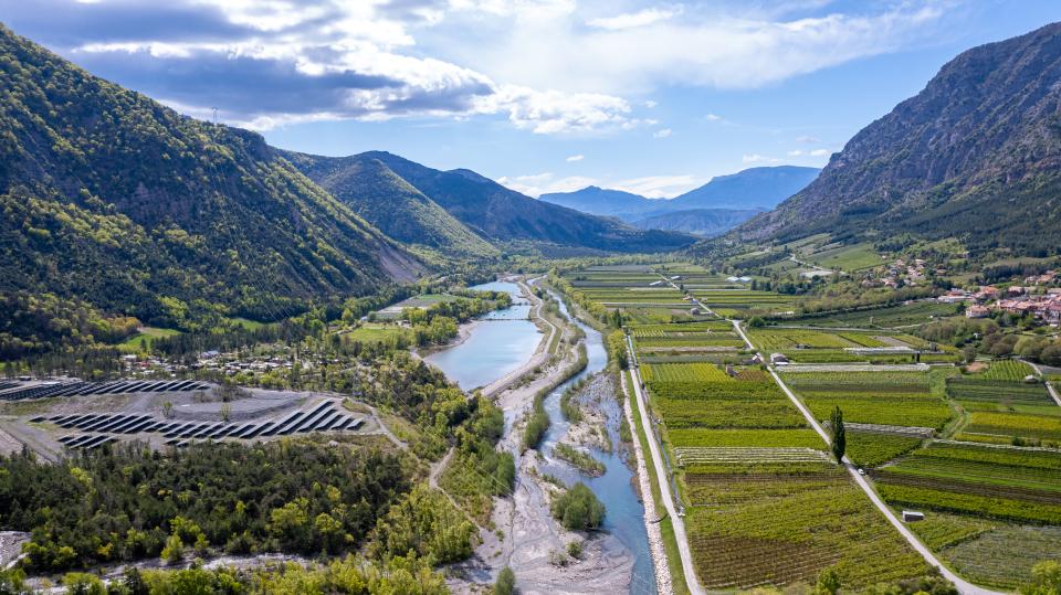 De la Durance aux trois lacs vue du ciel. 