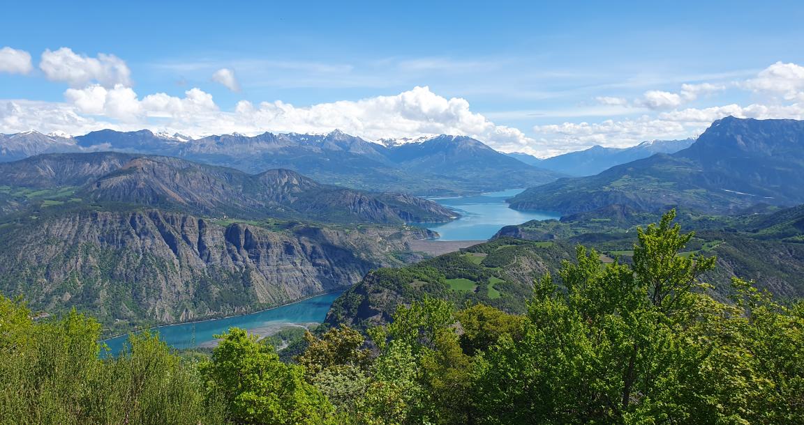 La crête de la scie, une randonnée avec un panorama incroyable sur le lac de Serre Ponçon. 